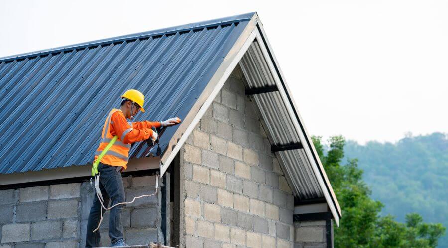 Professional residential roofers in Elwell, MI